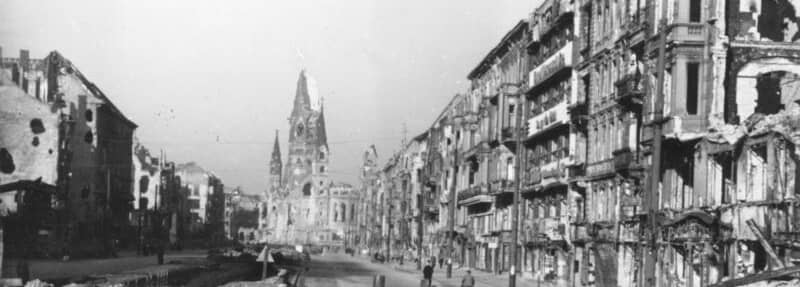 Das zerbombte Berlin am Ende des zweiten Weltkriegs